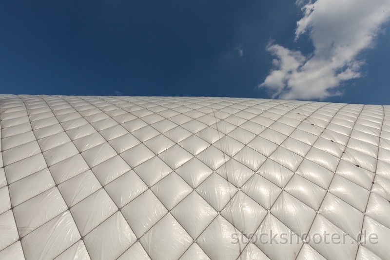 _MG_7168_halle.jpg - Detail eines Luft aufgeblasen Zelt an einem sonnigen Tag