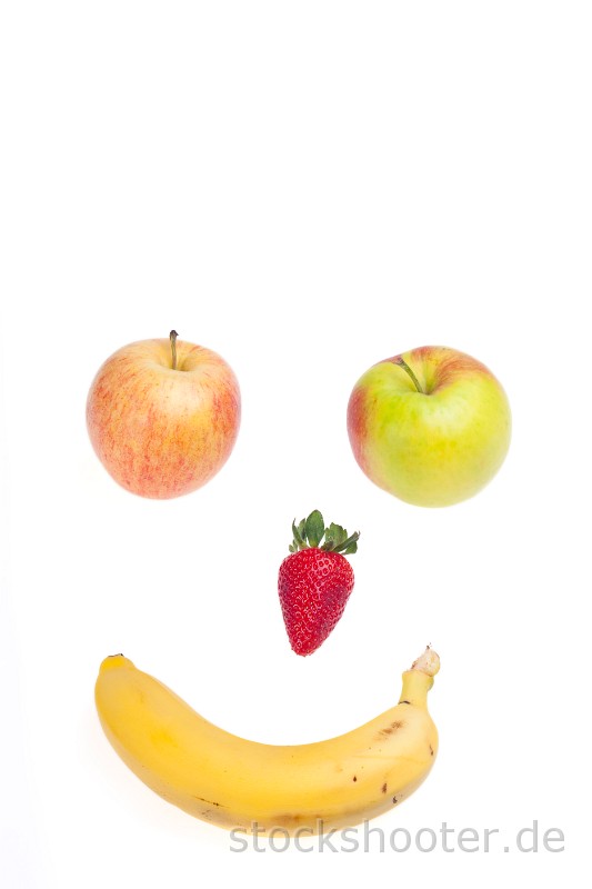 IMG_0108_fruit_smile.jpg - lï¿½chelendes Gesicht aus ï¿½pfeln, einer Erdbeere und einer Banane