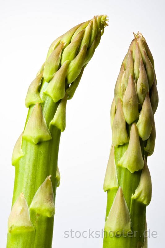 IMG_1803_spargel.jpg - detail of fresh green asparagus isolated on white background