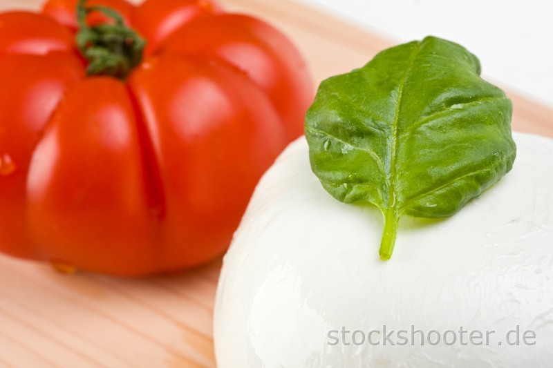 IMG_3293_caprese.jpg - Tomaten, Mozzarella und Basilikum: Zutaten für Insalada Caprese