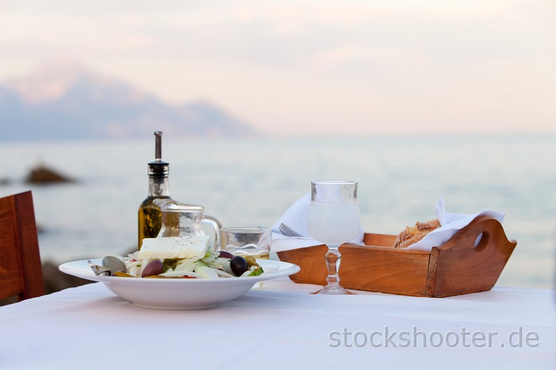 _MG_1914_salatathos.jpg - Griechischer Salat und das Meer