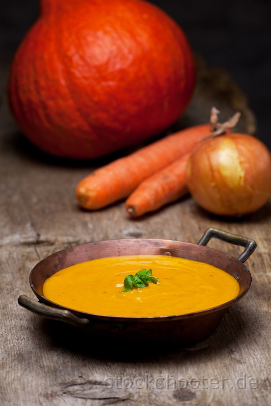 _MG_4085_pumpkinsoup.jpg - pumpkin soup in a bowl