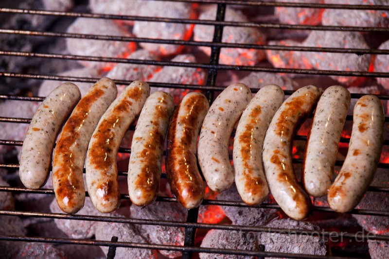 _MG_4127_grillwuerste.jpg - frankonian sausages on a charcoal grill