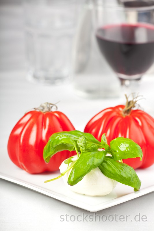 _MG_4447_caprese.jpg - tomatoes, mozzarella, basil and red wine