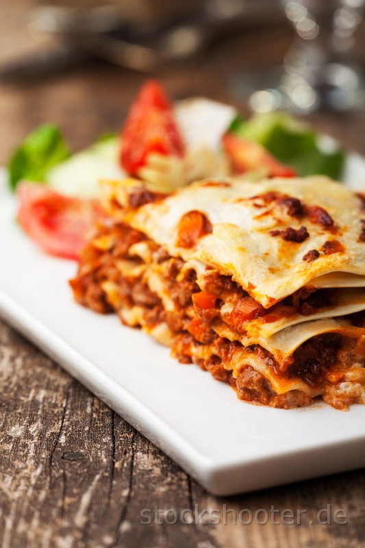 _MG_5261_lasa.jpg - italian lasagna on a square plate