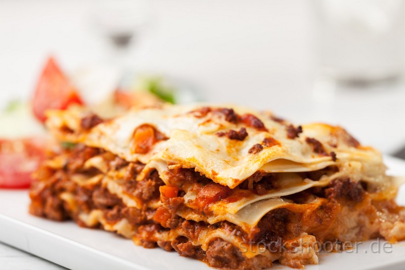 _MG_5267_lasa.jpg - italian lasagna on a square plate