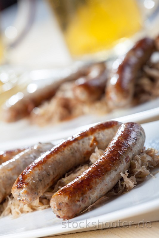 _MG_7054_werscht.jpg - grilled bavarian sausages with sauerkraut