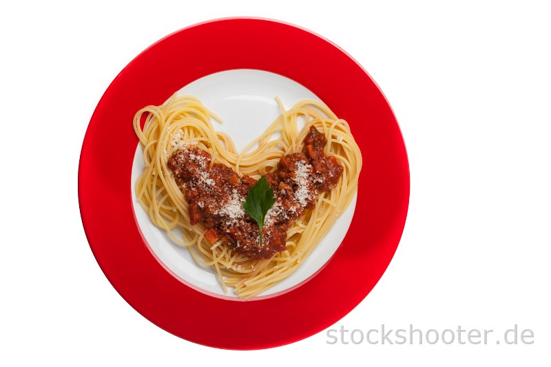_MG_8722_heart_r.jpg - heart shaped spaghetti on a plate