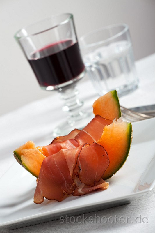 _MG_9028_melone.jpg - ham and melon slices on a plate
