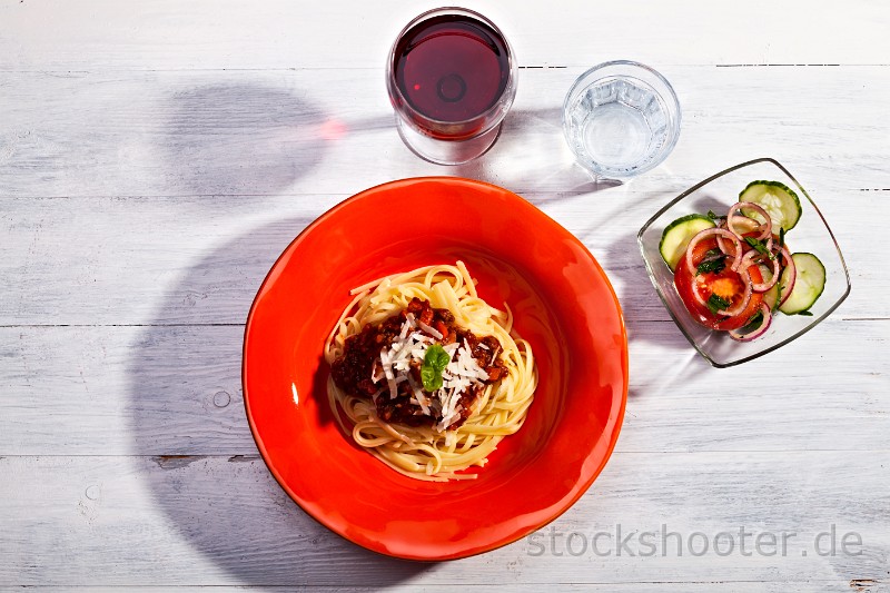 _MG_9724_pastatop.jpg - spaghetti bolognese on a red plate