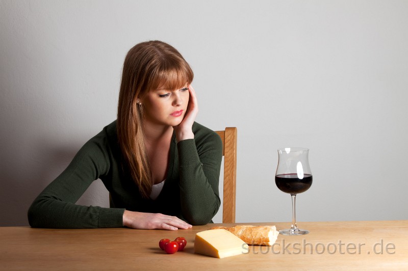 _MG_1889_wine.jpg - young woman and a glass of wine