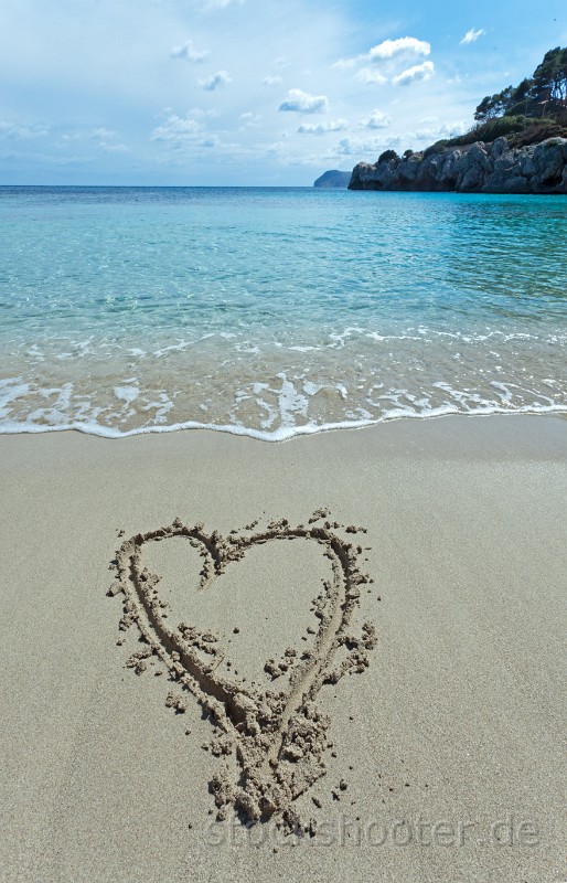 _MG_8787_heart.jpg - heart drawn in the sand on a beach