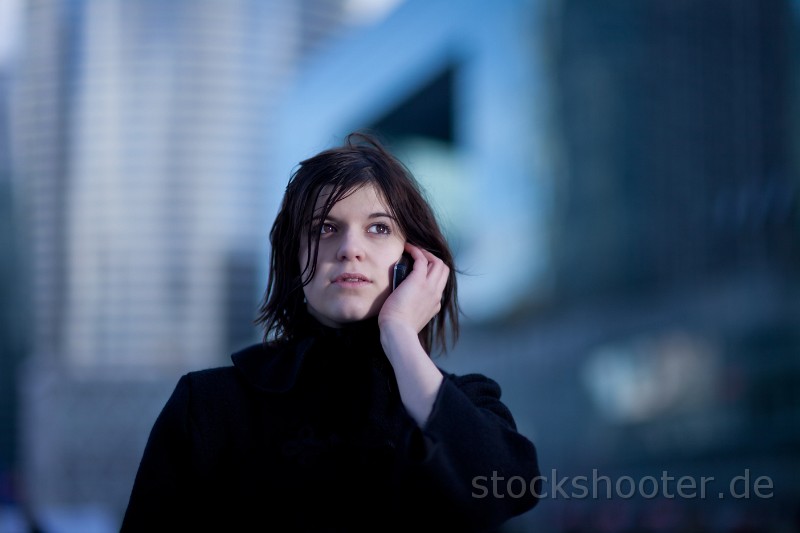 _MG_0789_cell.jpg - young woman talking on a cell phone outdoor