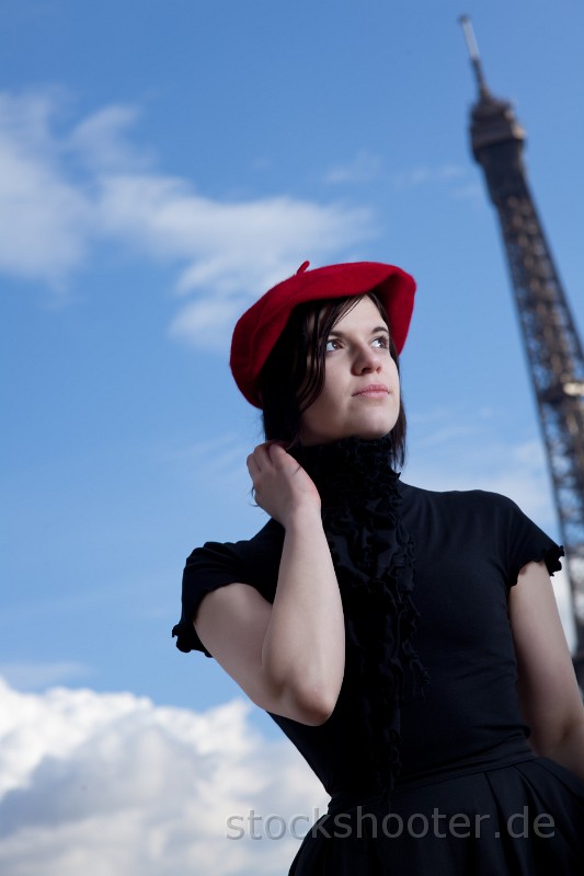 _MG_0902_eiffel.jpg - girl wearing a red beret and the eiffel tower