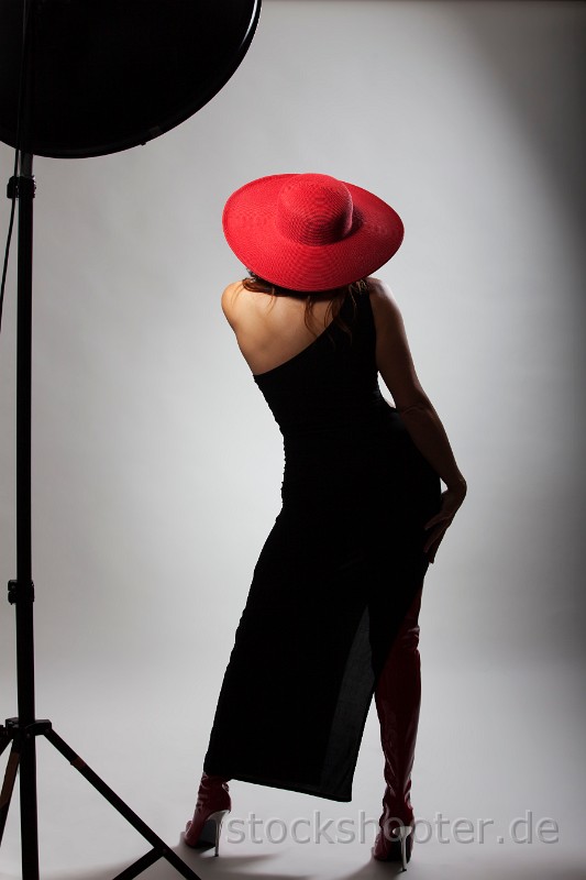_MG_2602_hat.jpg - woman with a red hat from behind