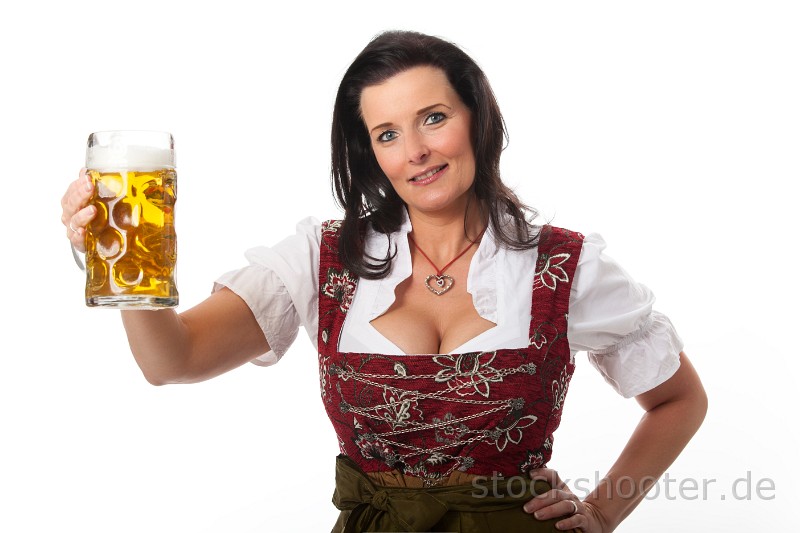 _MG_4682_mass.jpg - bavarian woman in a dirndl
