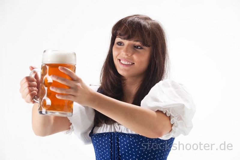 _MG_7866_mass.jpg - bavarian girl in a costume with beer