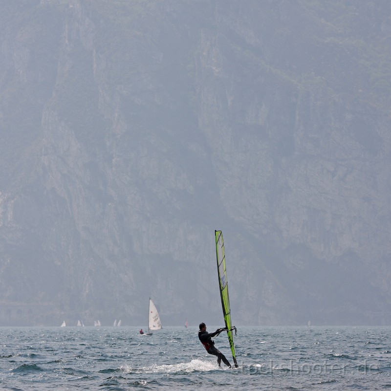 IMG_3680_surfer.jpg - Windsurfer am Gardasee in Italien
