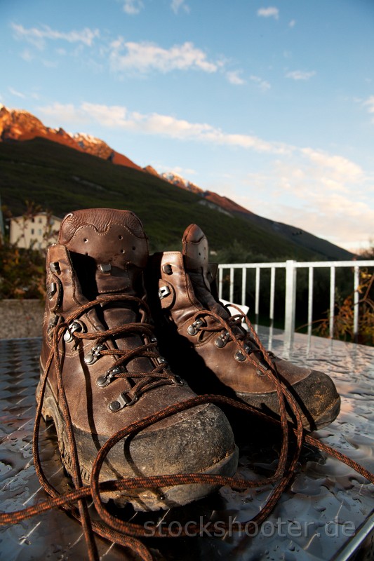 _MG_4298_shoes.jpg - mountain shoes on a table